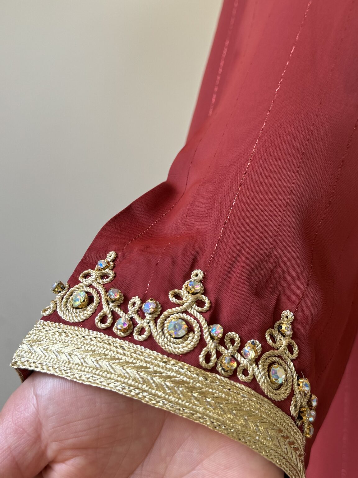 Qamis - strass à rayure fil doré