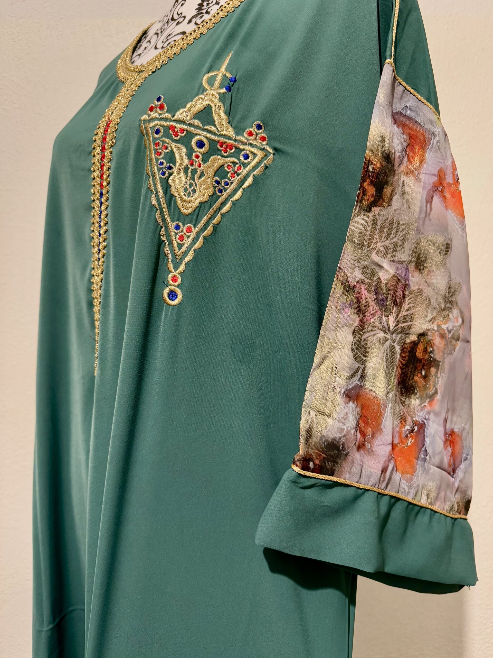 Robe - fibule berbère brodé