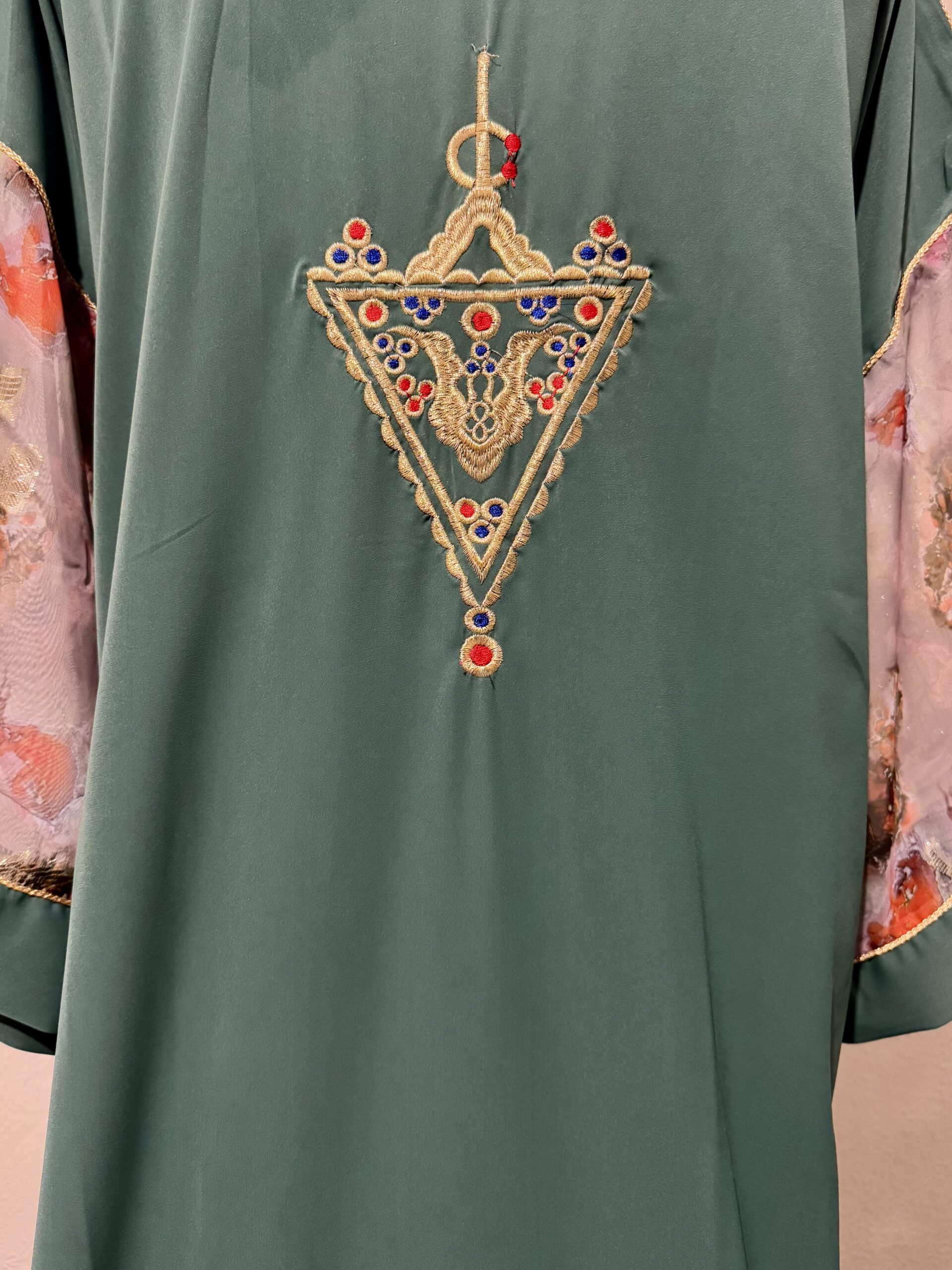 Robe - fibule berbère brodé