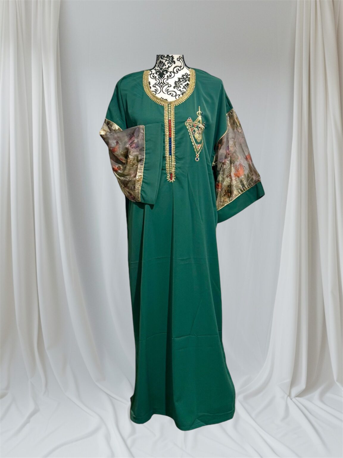 Robe - fibule berbère brodé