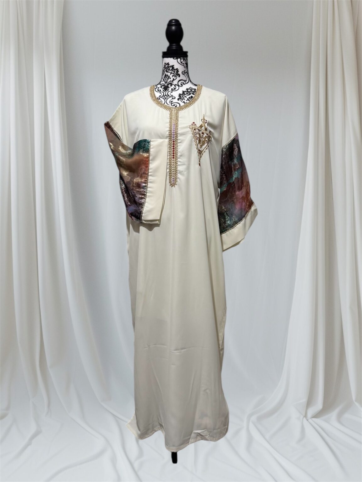 Robe - fibule berbère brodé