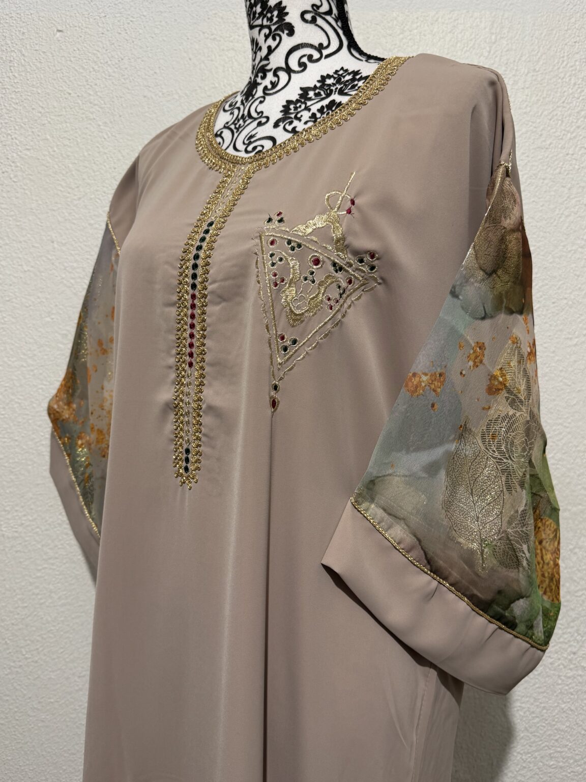 Robe - fibule berbère brodé