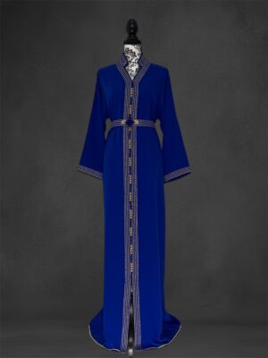 Caftan aux bordures dorées