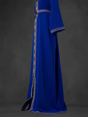 Caftan aux bordures dorées