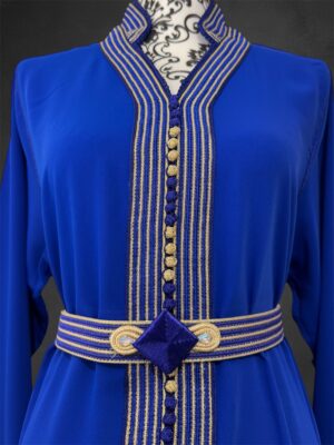 Caftan aux bordures dorées
