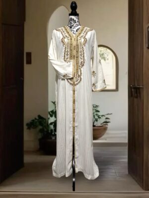Caftan aux perles brodées
