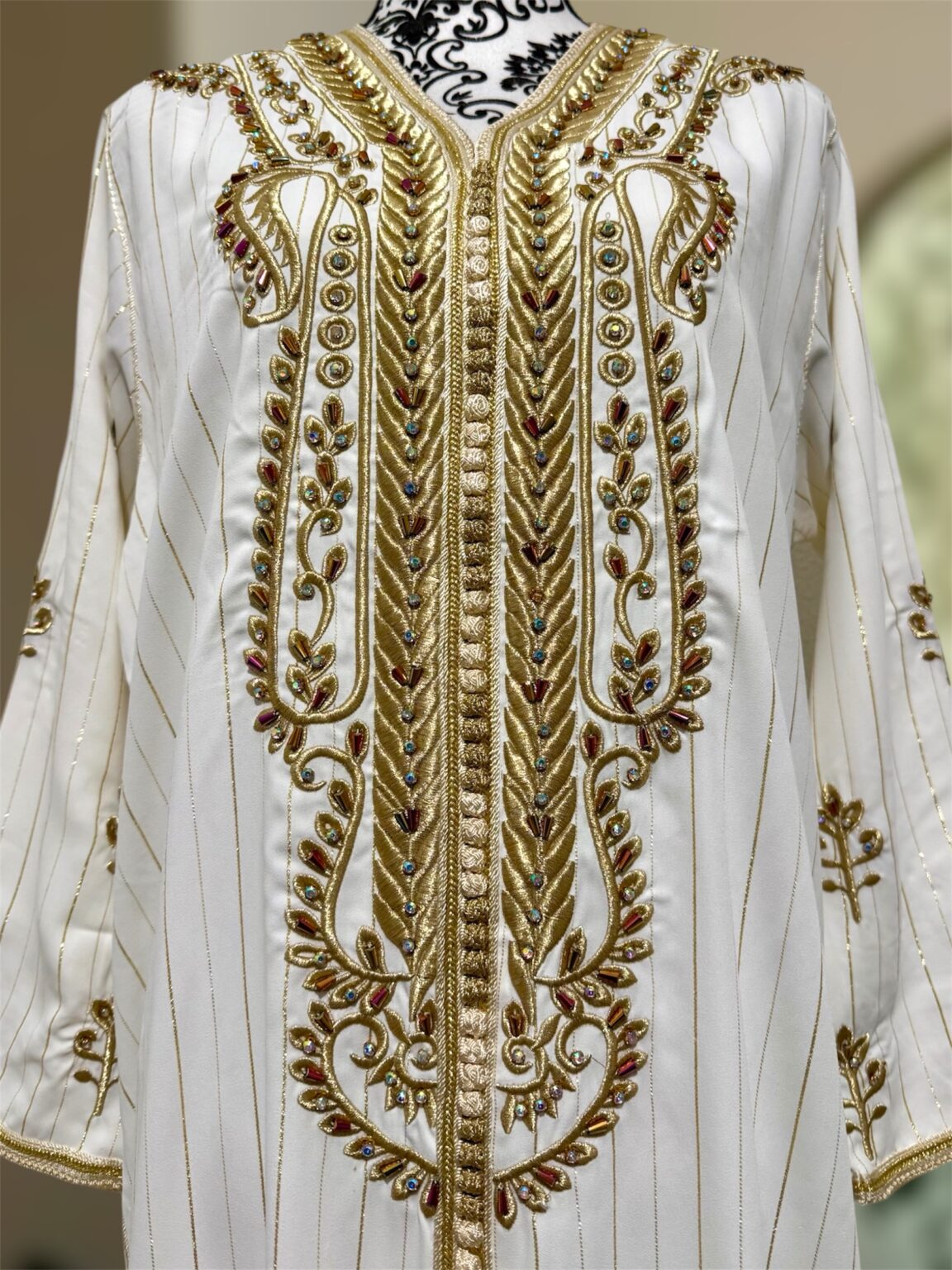 Caftan à perles brodées