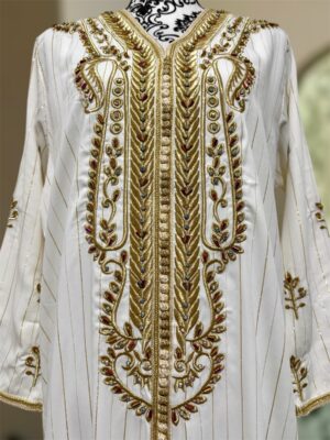 Caftan aux perles brodées