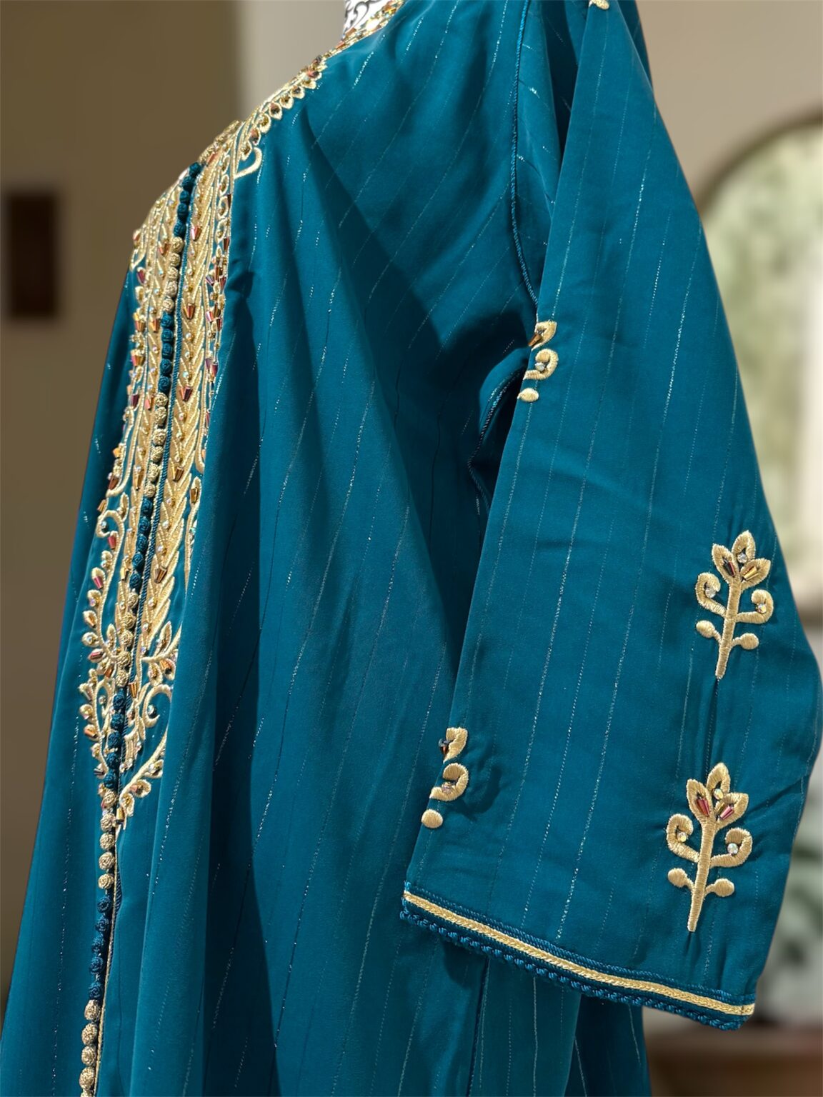 Caftan à perles brodées