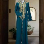 Caftan à perles brodées