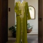 Caftan à perles brodées