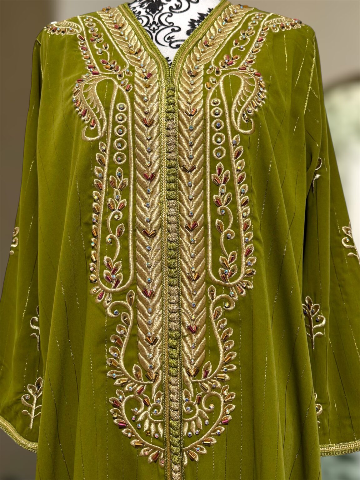 Caftan à perles brodées
