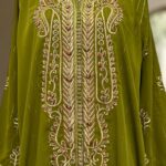 Caftan à perles brodées