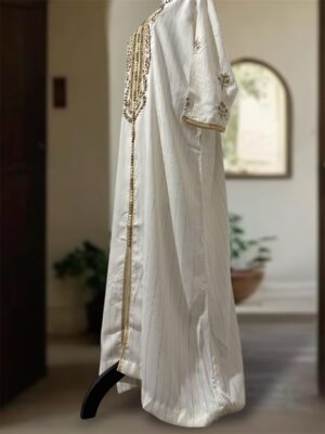 Caftan aux perles brodées
