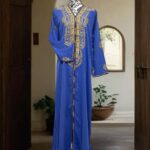 Caftan à perles brodées