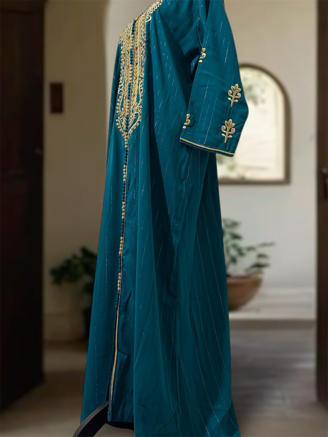 Caftan à perles brodées
