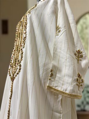 Caftan aux perles brodées