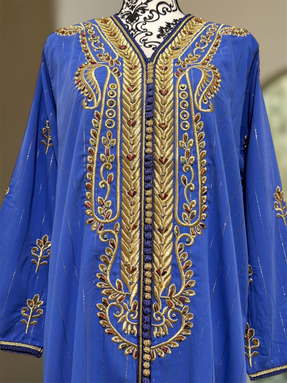 Caftan à perles brodées
