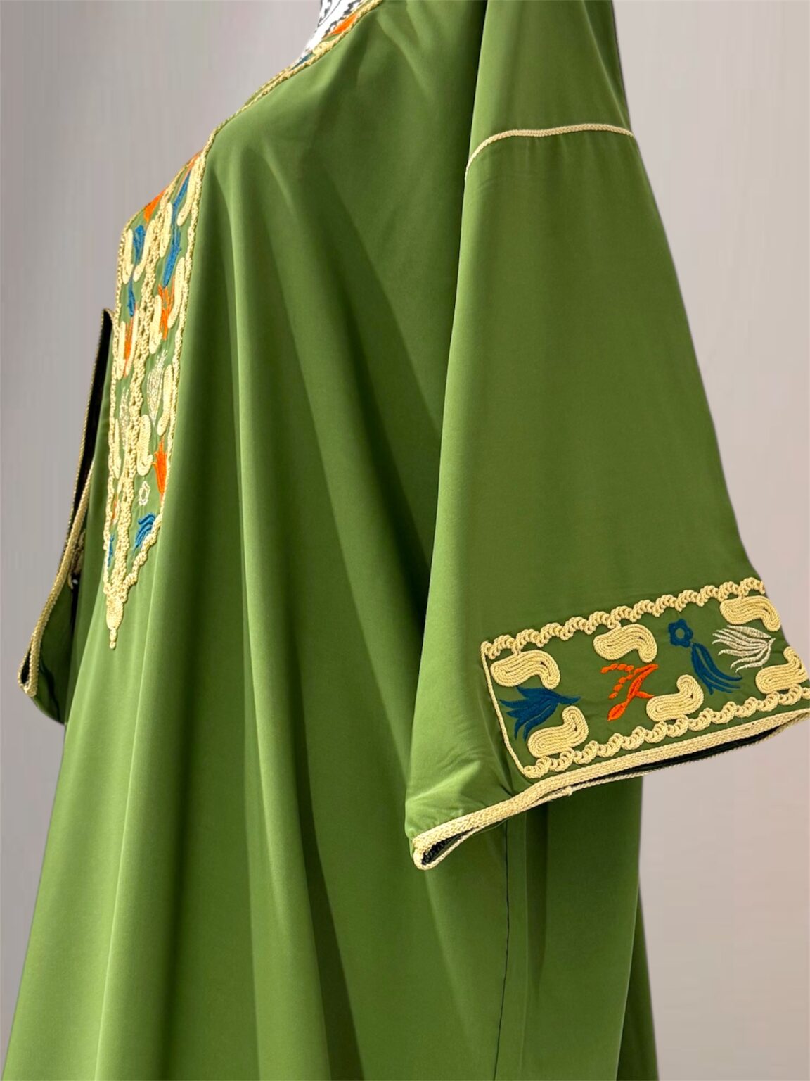 Gandoura avec broderies artisanales